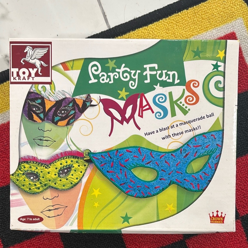 Party Fun Masks - Green and Blue